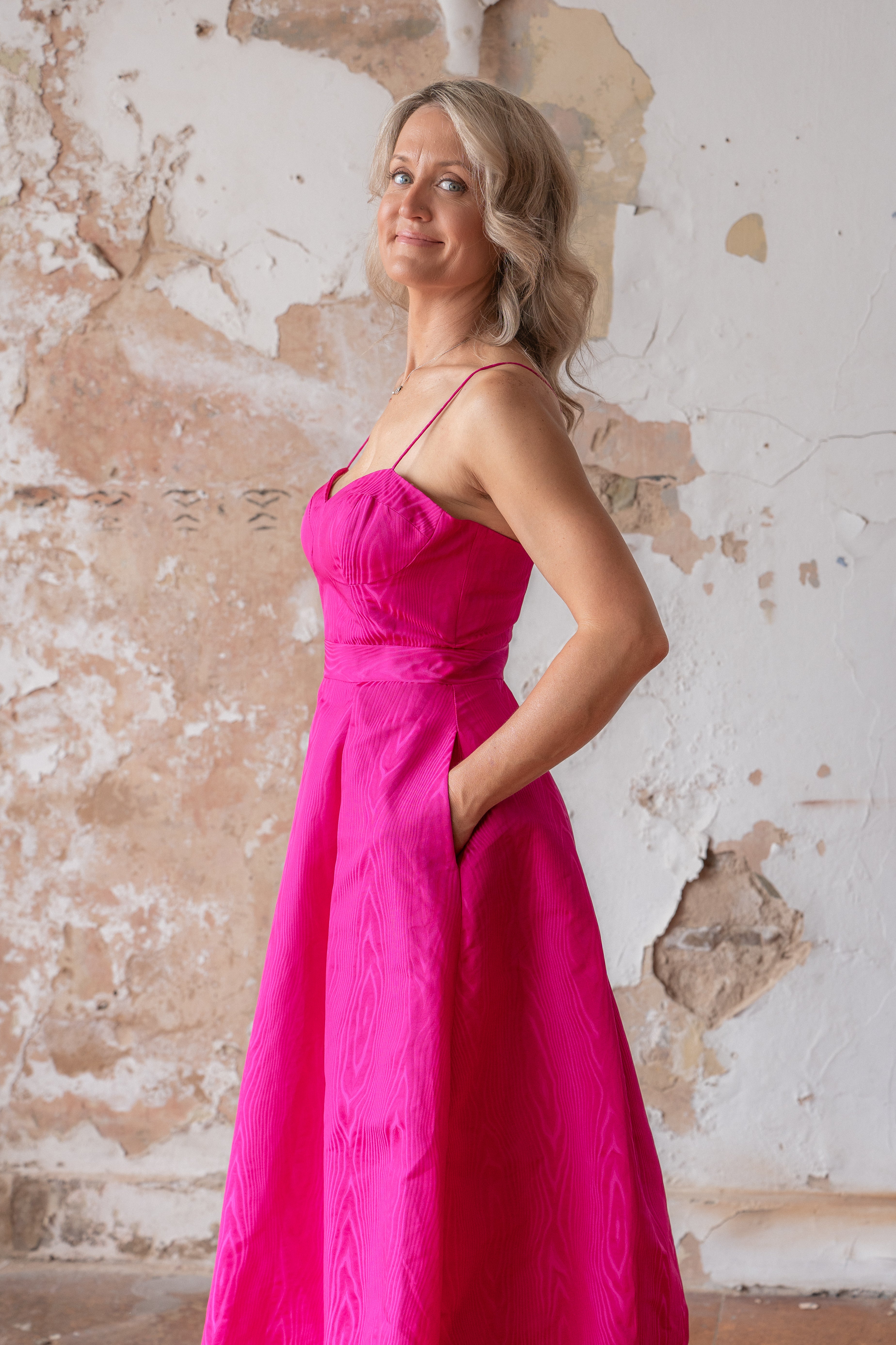 Rebecca valance Frenchy Gown Dress Size 10 Fuscia Pink Pockets Floor Length