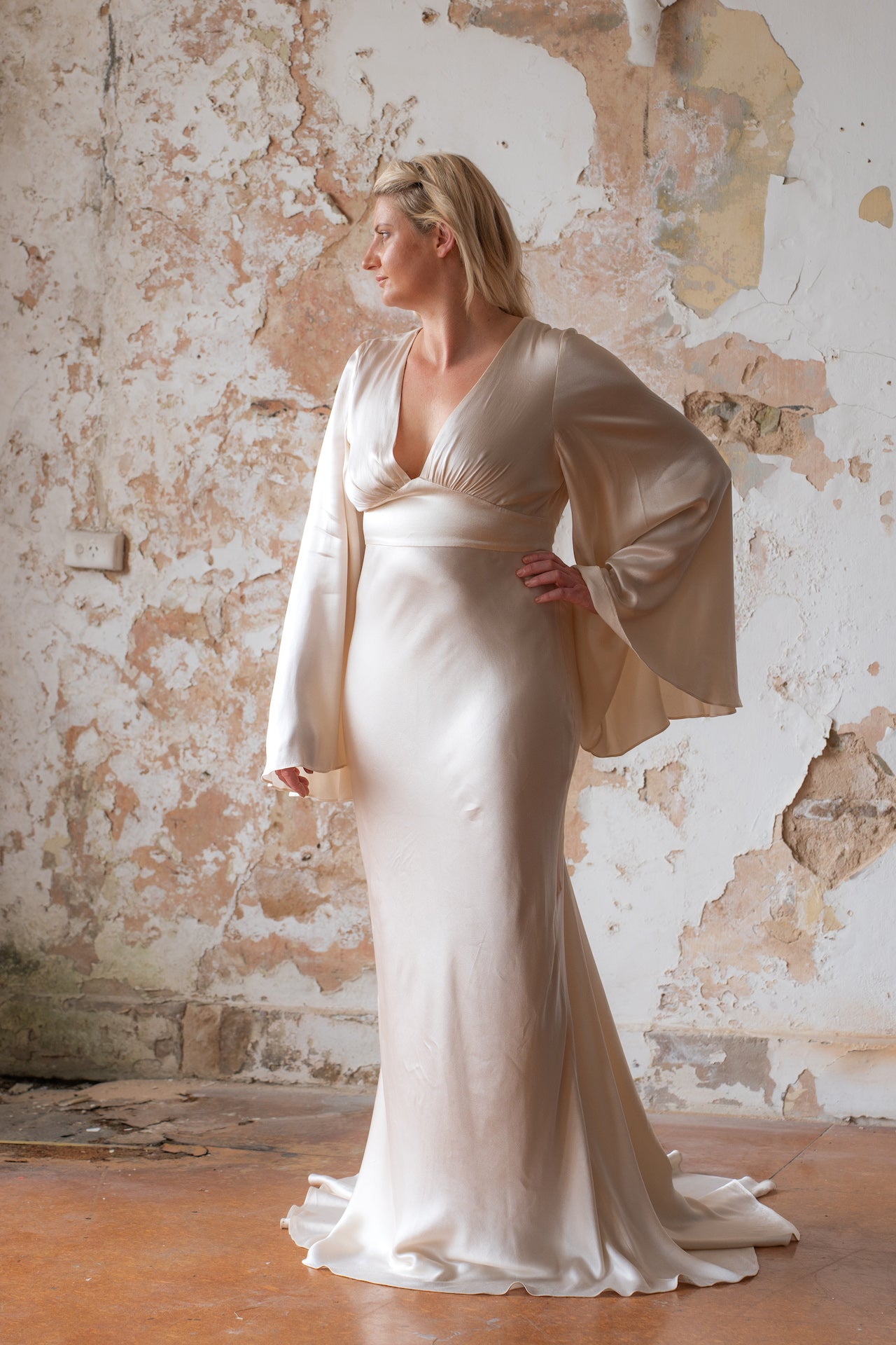 Shona Joy signature la lune Backless Maxi Dress Cream Size 14 circle sleeve