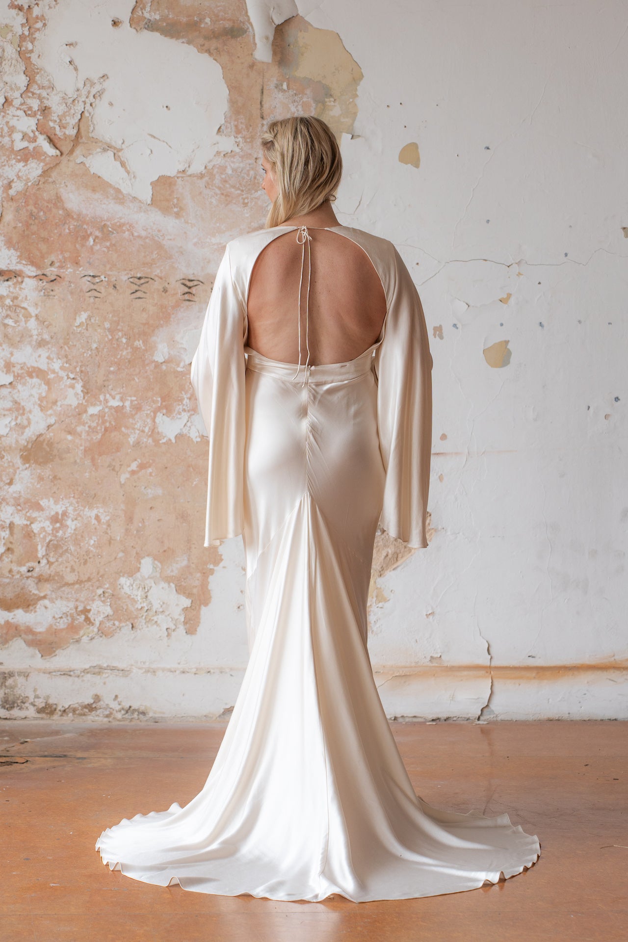 Shona Joy signature la lune Backless Maxi Dress Cream Size 14 circle sleeve